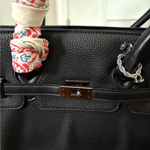 Adrienne Vittadini Black Shoulder Bag - Picture 2 of 9